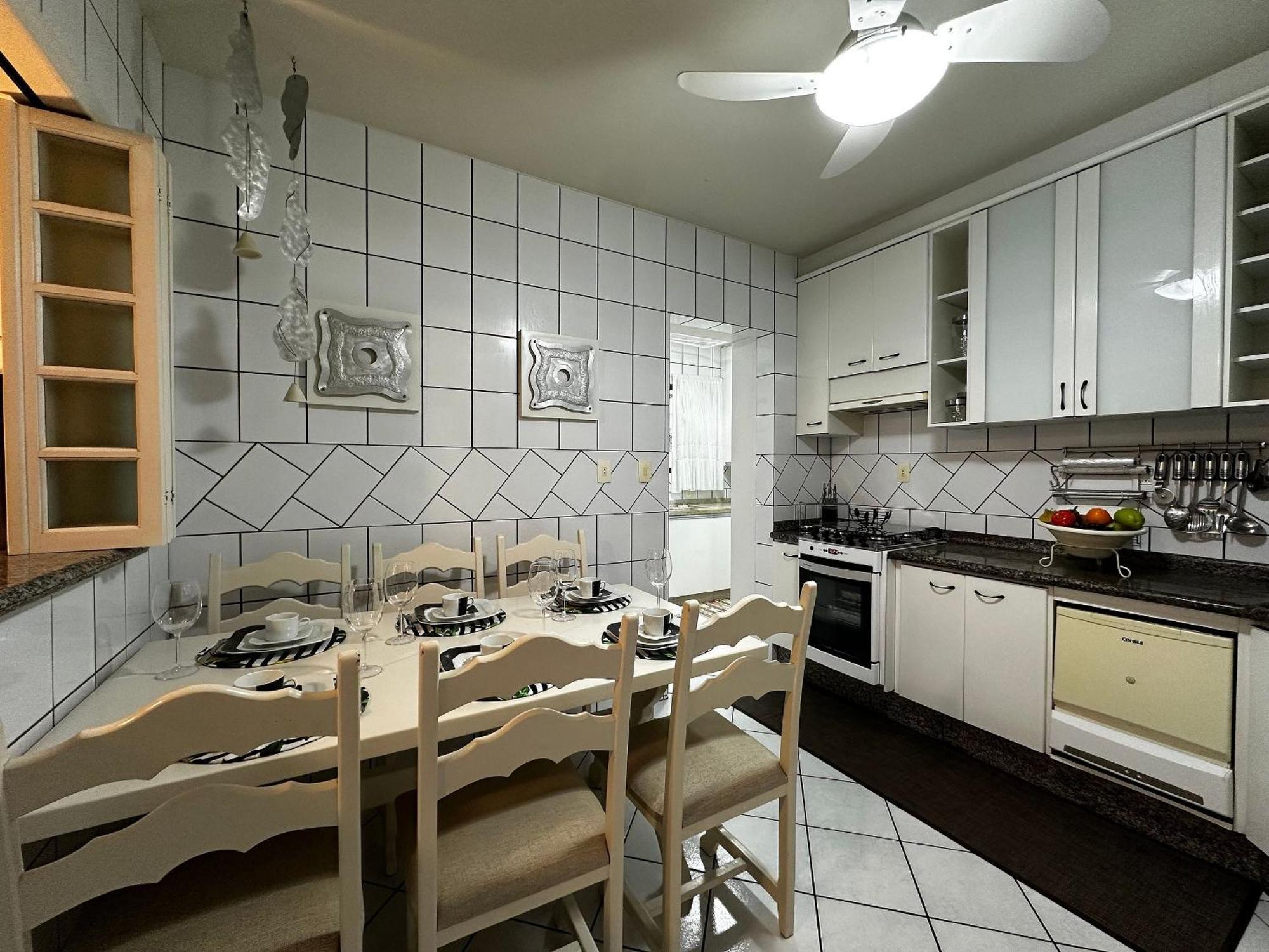 Apartamento Aa01- Quadra Mar| 3 Quartos| 3 Banheiros| Churrasq Balneario Camboriu